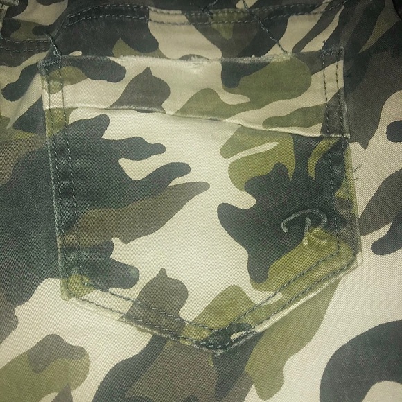 Ripped Camo Size 9 Ankle Pants - Picture 9 of 14